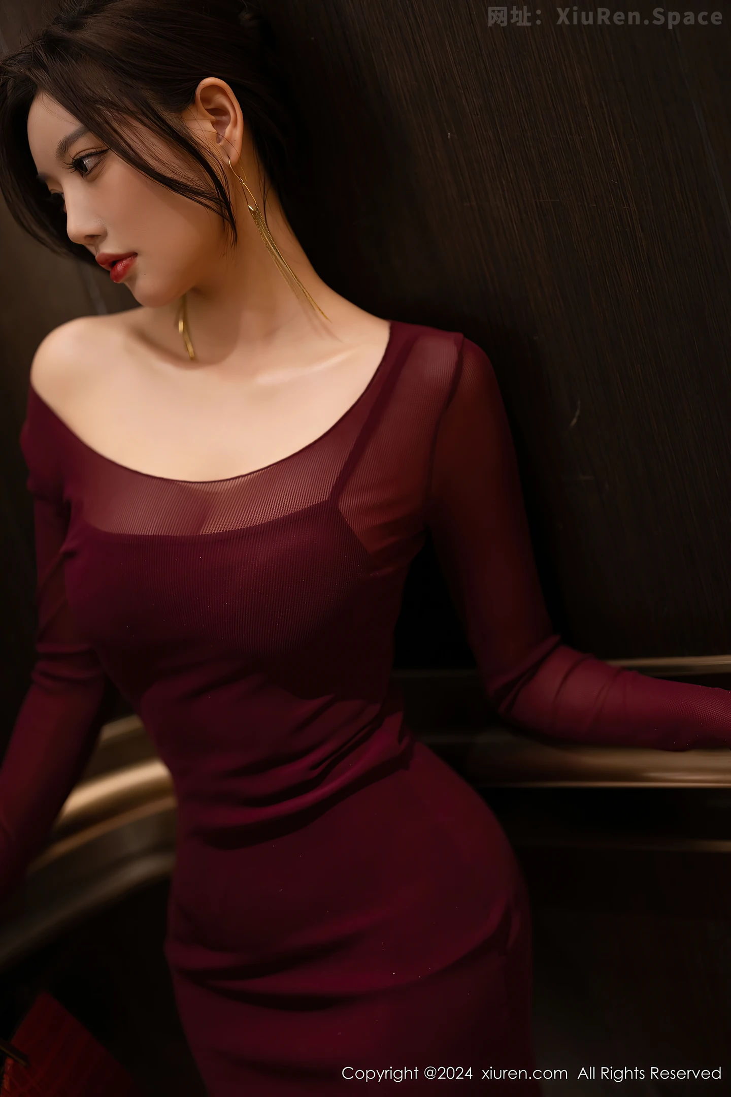 图片[4]-[XiuRen秀人网] VOL.9348 女神杨晨晨Yome性感红色连衣裙配超薄肉丝秀丰腴身材诱惑写真82P-秀人网官方网站